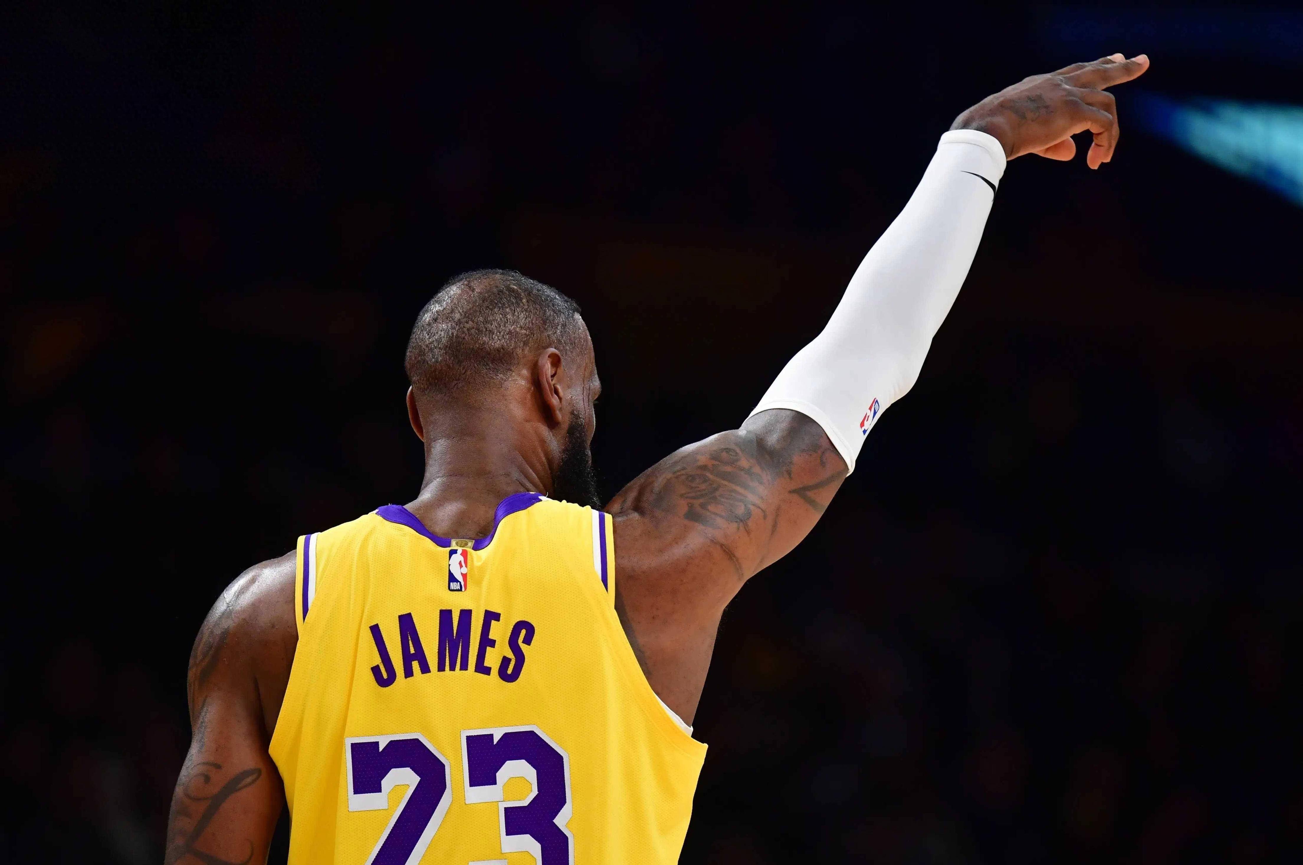 亚博体育官网-詹姆斯官方宣布夺冠新规，DWG引发争议！全场沸腾不已-亚博体育官网